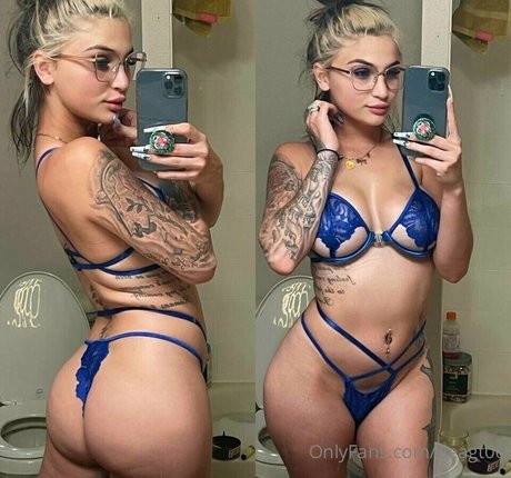 Naakte gelekte OnlyFans-foto van Natalie