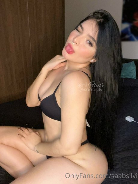 Naakte gelekte OnlyFans-foto van Saabsilvi