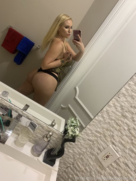 Naakte gelekte OnlyFans-foto van Vanessa Cage