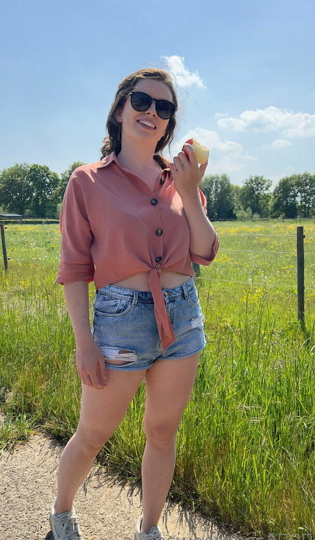 Naakte gelekte OnlyFans-foto van Alinasweetness