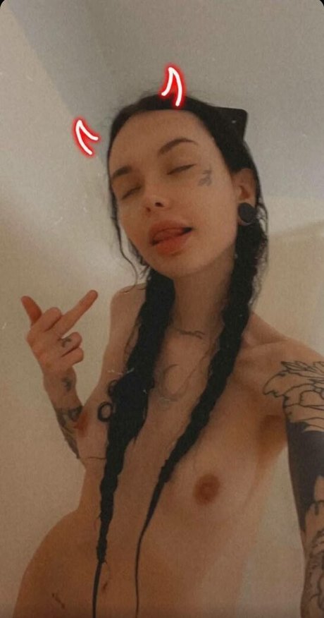 Naakte gelekte OnlyFans-foto van Stormy Summers