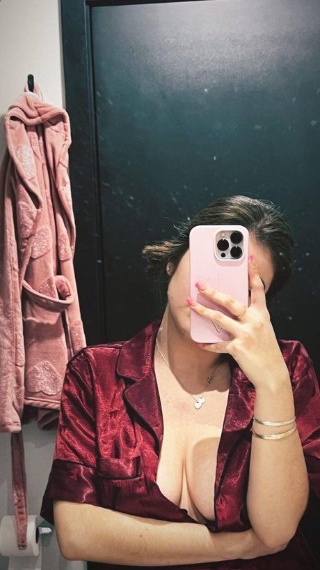 Naakte gelekte OnlyFans-foto van Gabygardez