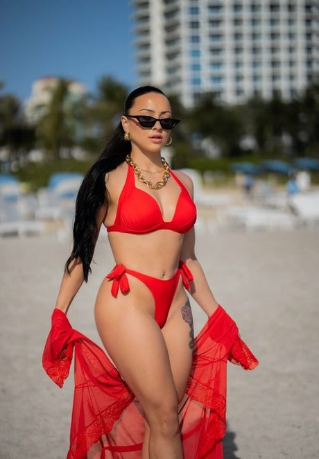 Naakte gelekte OnlyFans-foto van Kat Corrao