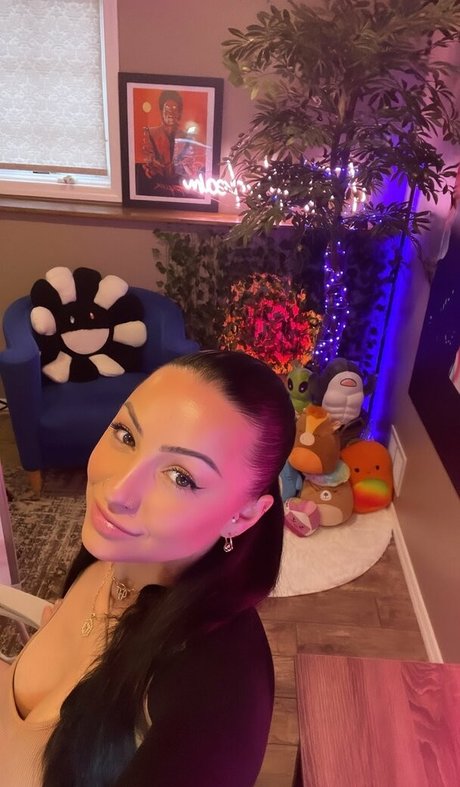 Naakte gelekte OnlyFans-foto van Kat Corrao