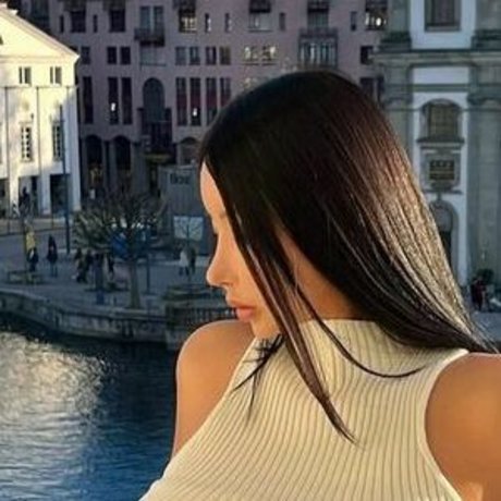 Naakte gelekte OnlyFans-foto van Baek Si Young