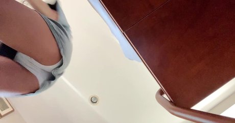 Naakte gelekte OnlyFans-foto van Ehmbies