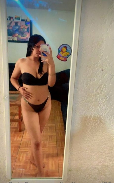 Naakte gelekte OnlyFans-foto van Leslierangel95