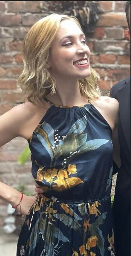 Naakte gelekte OnlyFans-foto van Becca Scott