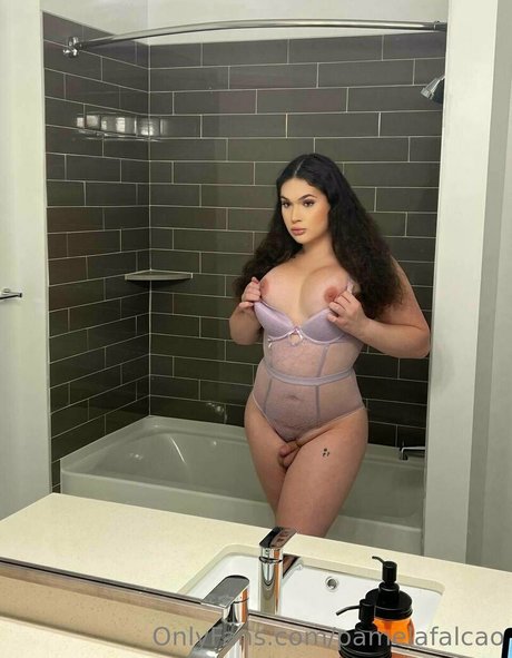 Naakte gelekte OnlyFans-foto van Pamelafalcao