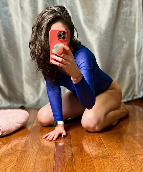 Naakte gelekte OnlyFans-foto van Nursejennafree