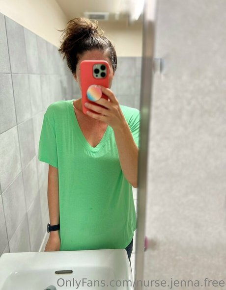 Naakte gelekte OnlyFans-foto van Nursejennafree