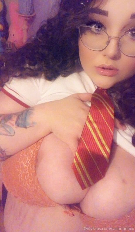 Naakte gelekte OnlyFans-foto van Sailorlunasenpai