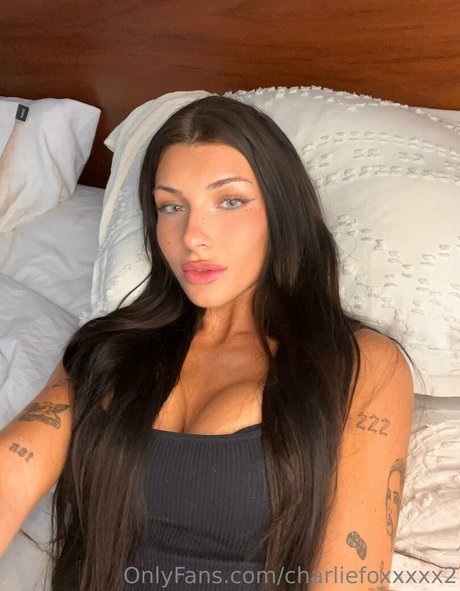Naakte gelekte OnlyFans-foto van Charliefoxxxxx2