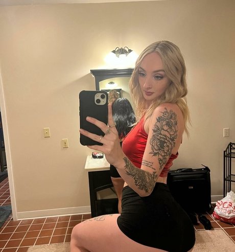 Naakte gelekte OnlyFans-foto van Porshawadee