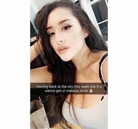 Naakte gelekte OnlyFans-foto van Olivia Hailey