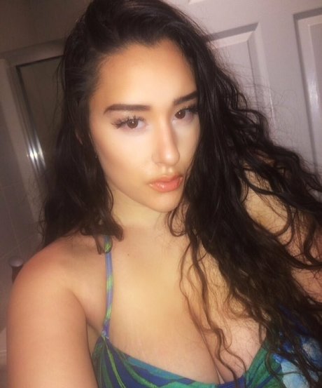 Naakte gelekte OnlyFans-foto van Olivia Hailey