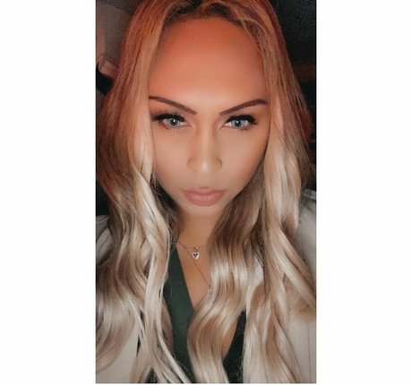 Naakte gelekte OnlyFans-foto van Adrianna Vega
