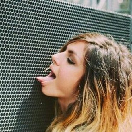 Naakte gelekte OnlyFans-foto van Krewella