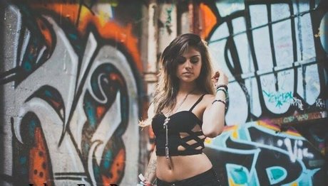 Naakte gelekte OnlyFans-foto van Krewella