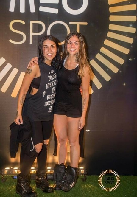 Naakte gelekte OnlyFans-foto van Krewella