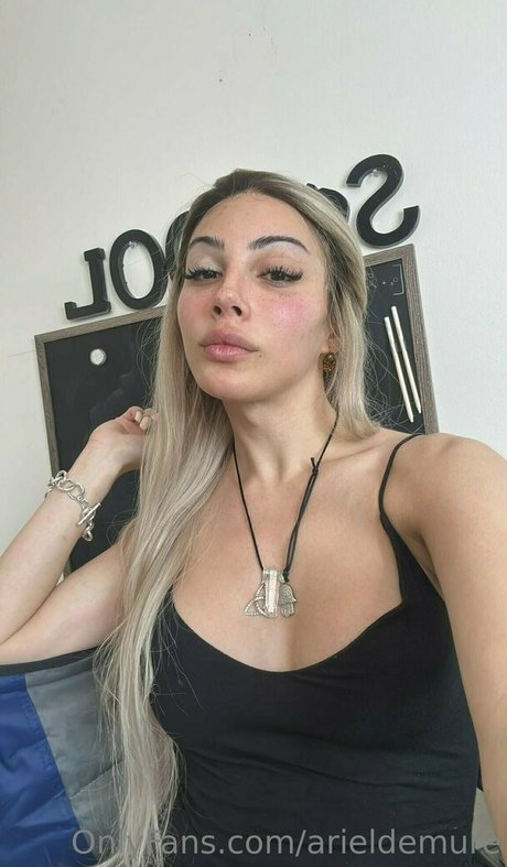 Naakte gelekte OnlyFans-foto van Arieldemure