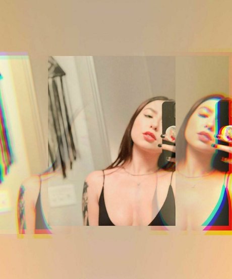 Naakte gelekte OnlyFans-foto van Hungry4moore