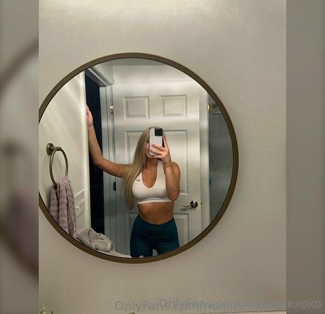 Naakte gelekte OnlyFans-foto van Noelleeexoxo