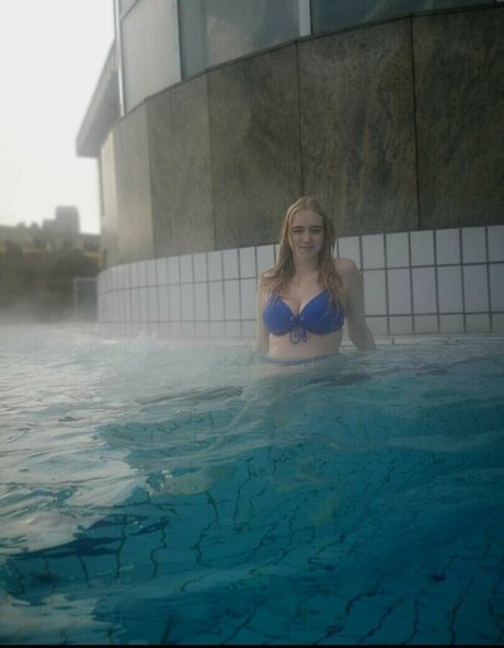 Naakte gelekte OnlyFans-foto van Dorfblondie