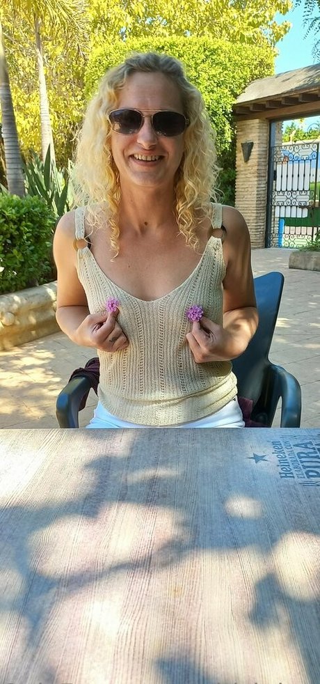 British.braless.hotwifex