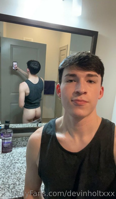 Naakte gelekte OnlyFans-foto van Devinholtxxx