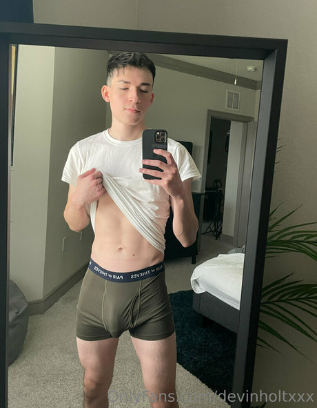 Naakte gelekte OnlyFans-foto van Devinholtxxx