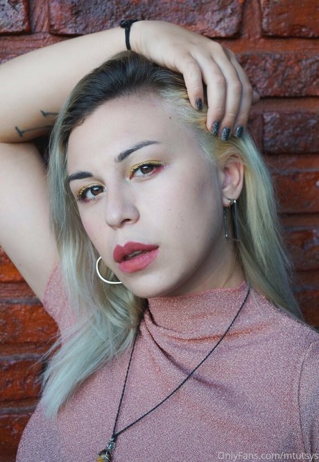 Naakte gelekte OnlyFans-foto van Mtutsy