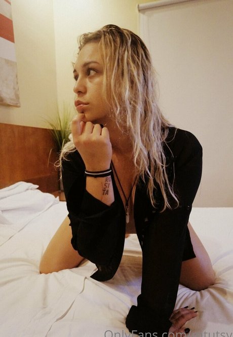 Naakte gelekte OnlyFans-foto van Mtutsy