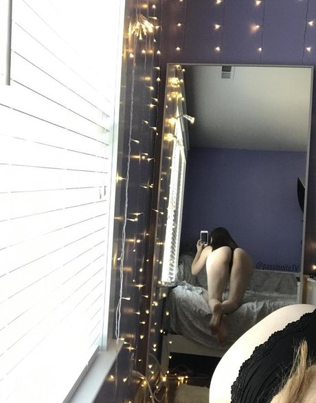 Naakte gelekte OnlyFans-foto van Melvniely