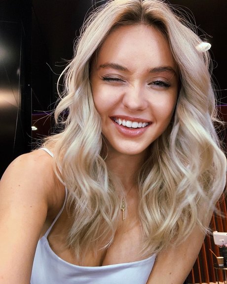 Naakte gelekte OnlyFans-foto van Madam Maru