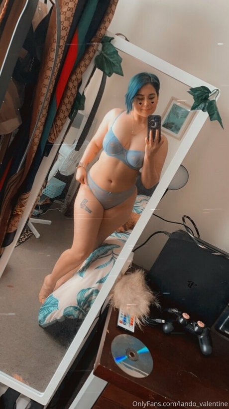 Naakte gelekte OnlyFans-foto van Landovalentine
