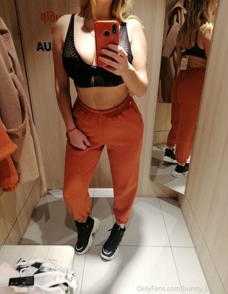 Naakte gelekte OnlyFans-foto van Bunnyblondee
