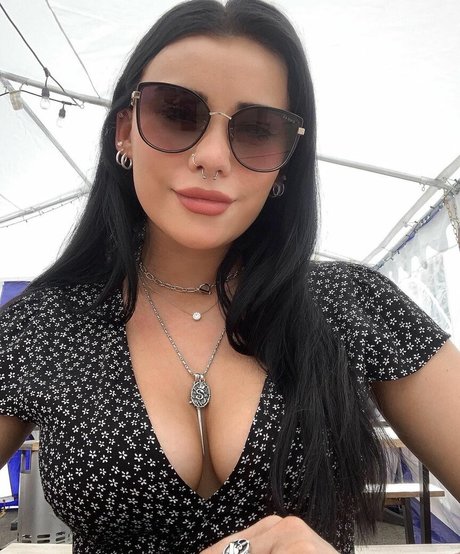 Naakte gelekte OnlyFans-foto van Kathy Schaefer
