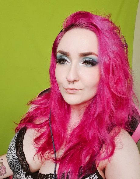Naakte gelekte OnlyFans-foto van Wzuia