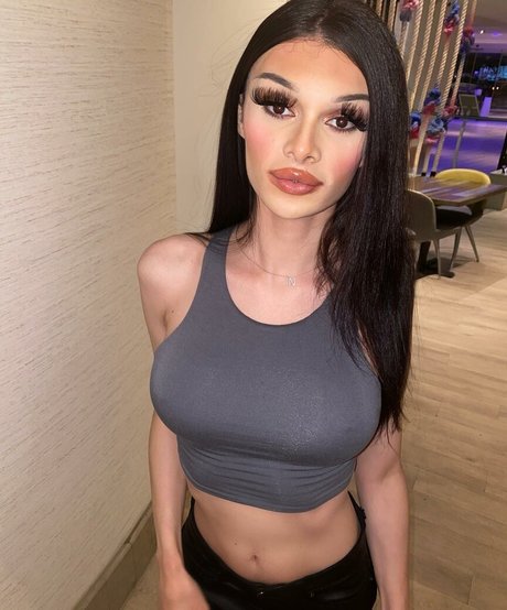 Naakte gelekte OnlyFans-foto van Chynaplatinum