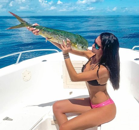 Naakte gelekte OnlyFans-foto van Hottest Fishing