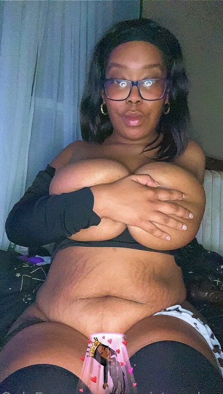 Naakte gelekte OnlyFans-foto van Yesmistresskayy2