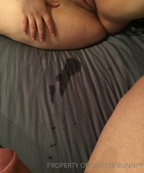 Naakte gelekte OnlyFans-foto van Tasteofbunny