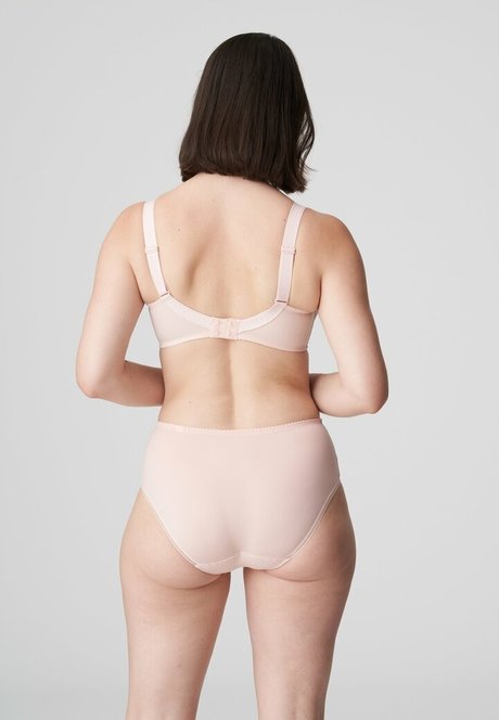 Naakte gelekte OnlyFans-foto van Sabrina Laporte