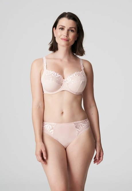 Naakte gelekte OnlyFans-foto van Sabrina Laporte