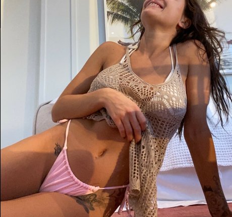 Naakte gelekte OnlyFans-foto van Veronica May