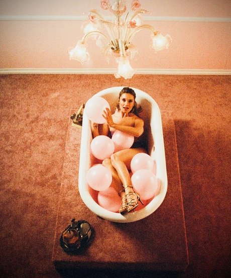 Naakte gelekte OnlyFans-foto van Spencer Grammer