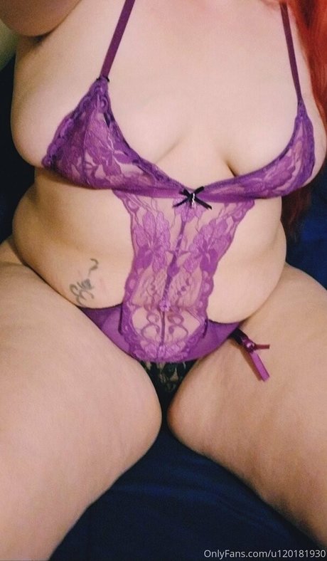Naakte gelekte OnlyFans-foto van Foxycarly