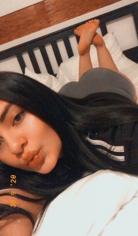 Naakte gelekte OnlyFans-foto van Ashley Latina Slut