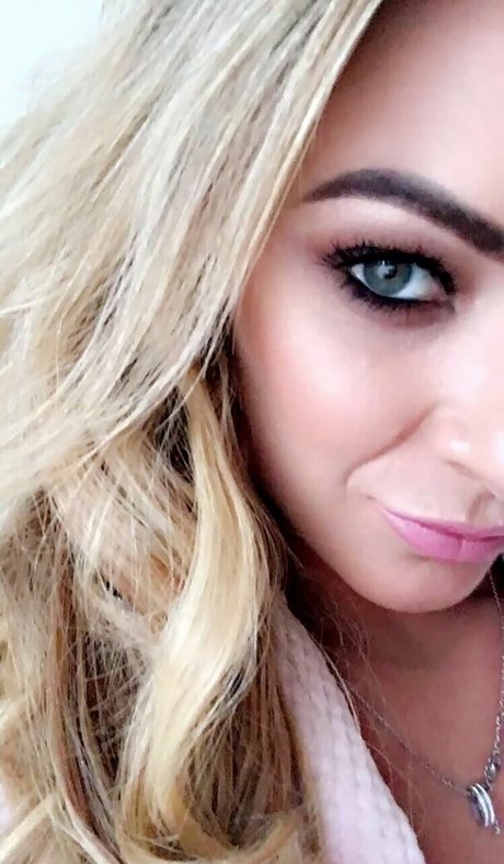 Naakte gelekte OnlyFans-foto van Destinyeastwest